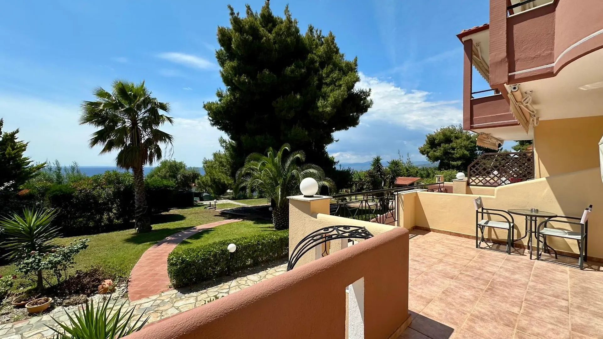 Agrili Apartments & Rooms Ελιά