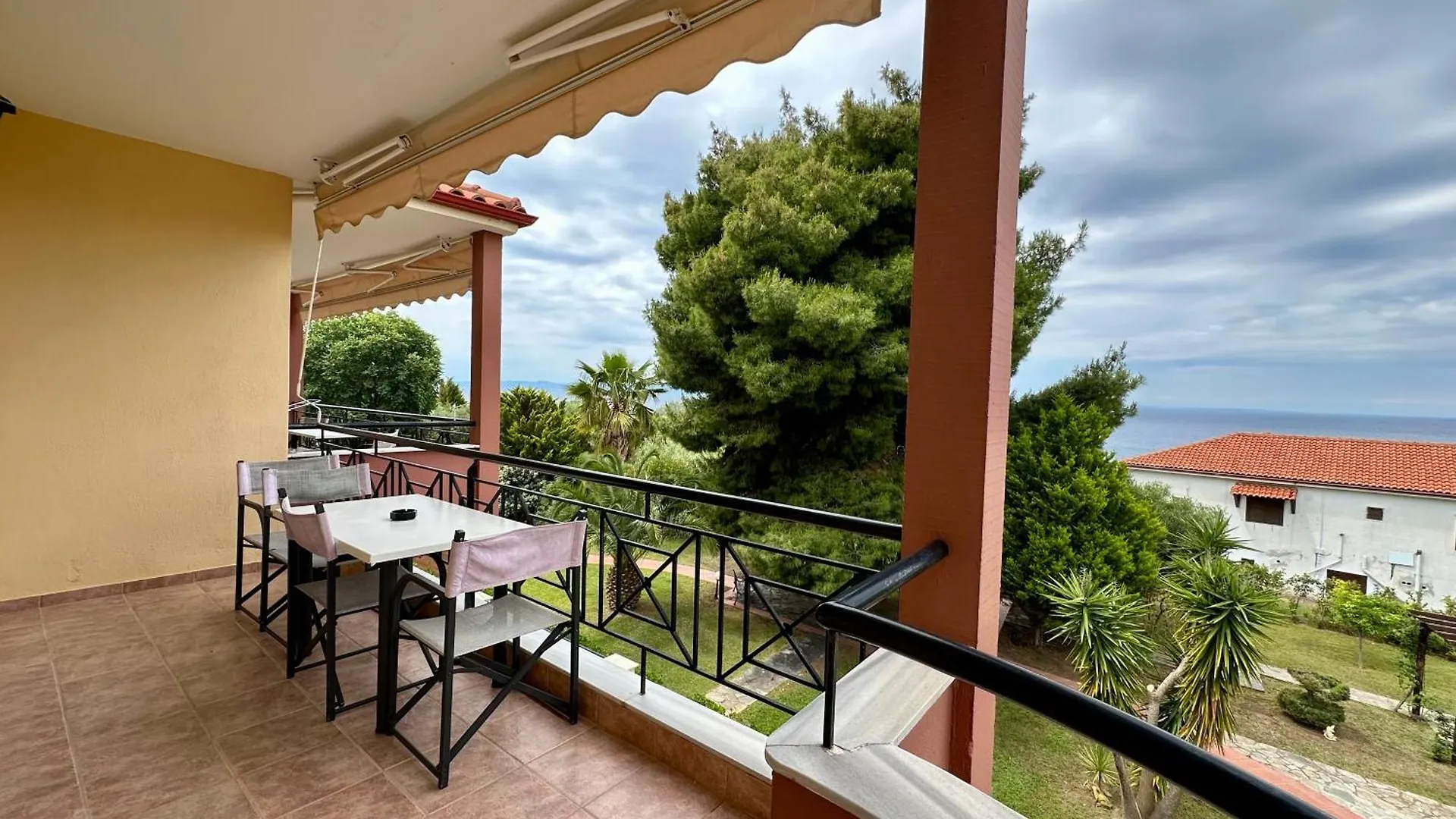 Agrili Apartments & Rooms Ελιά