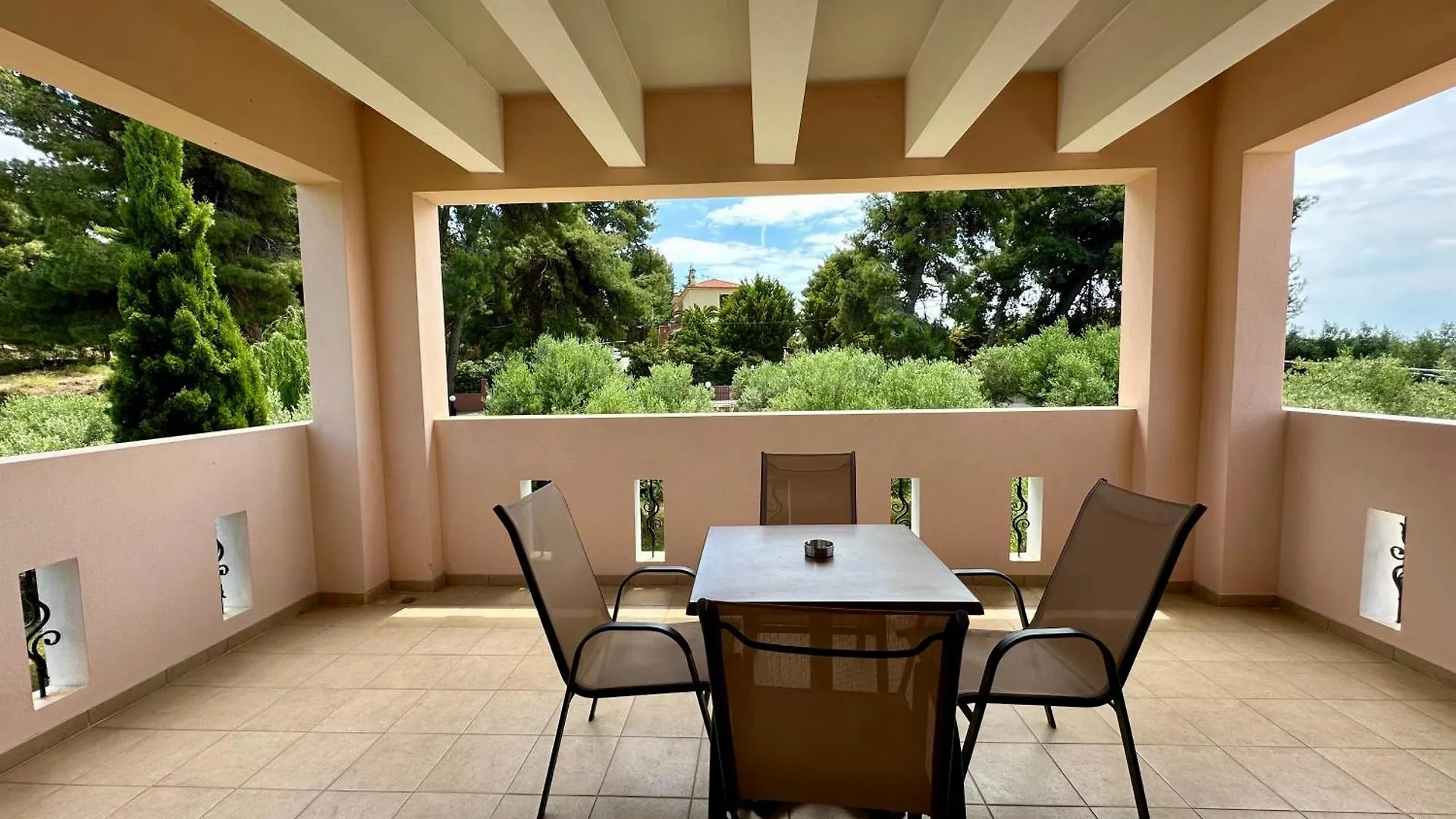 Agrili Apartments & Rooms Ελιά
